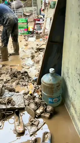 pasca banjir, disibukan dengan bersih²😭 #kondisipascabanjir #banjirsumbar #banjiraceh 
