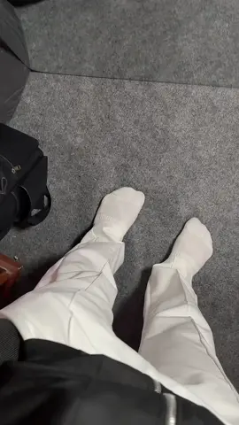 Quần form đẹp mà vải cũng xịn lắm nha