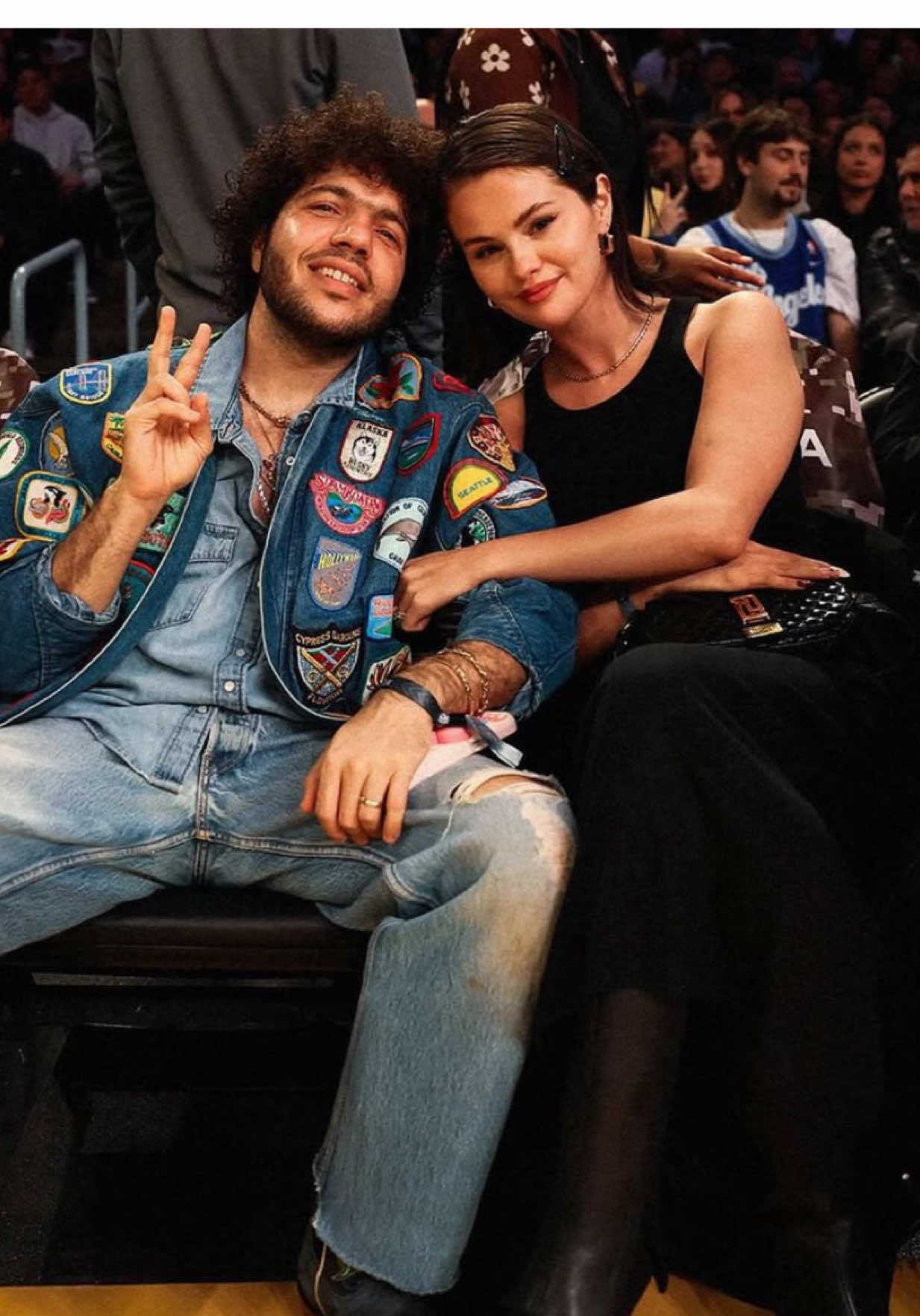 she looks amazing #selenagomez #bennyblanco #lakers 