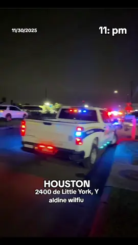 Pelea de gallo clandestinas en la ciudad de Houston. Texas, la policía ya investiga los hechos donde encontraron a varias personas con muchas cantidades de dinero en las apuestas o peleas de gallos. Clandestinas, ya se encuentran varias personas arrestadas en el lugar por la little York. Y la aldean westfield #houstontx #peleasdegallo🐓❤ #parati #viral #peleasinlegales 