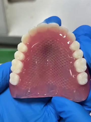 3 분 안에 손상된 치아를 철저히 복구. 1초에 장착,자연성 99%! 마우스피스 교정으로 쾌적 & 자신감의 미소