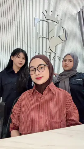 Pilih mana kiri atau kanan🤪😅 #ootdfashion 