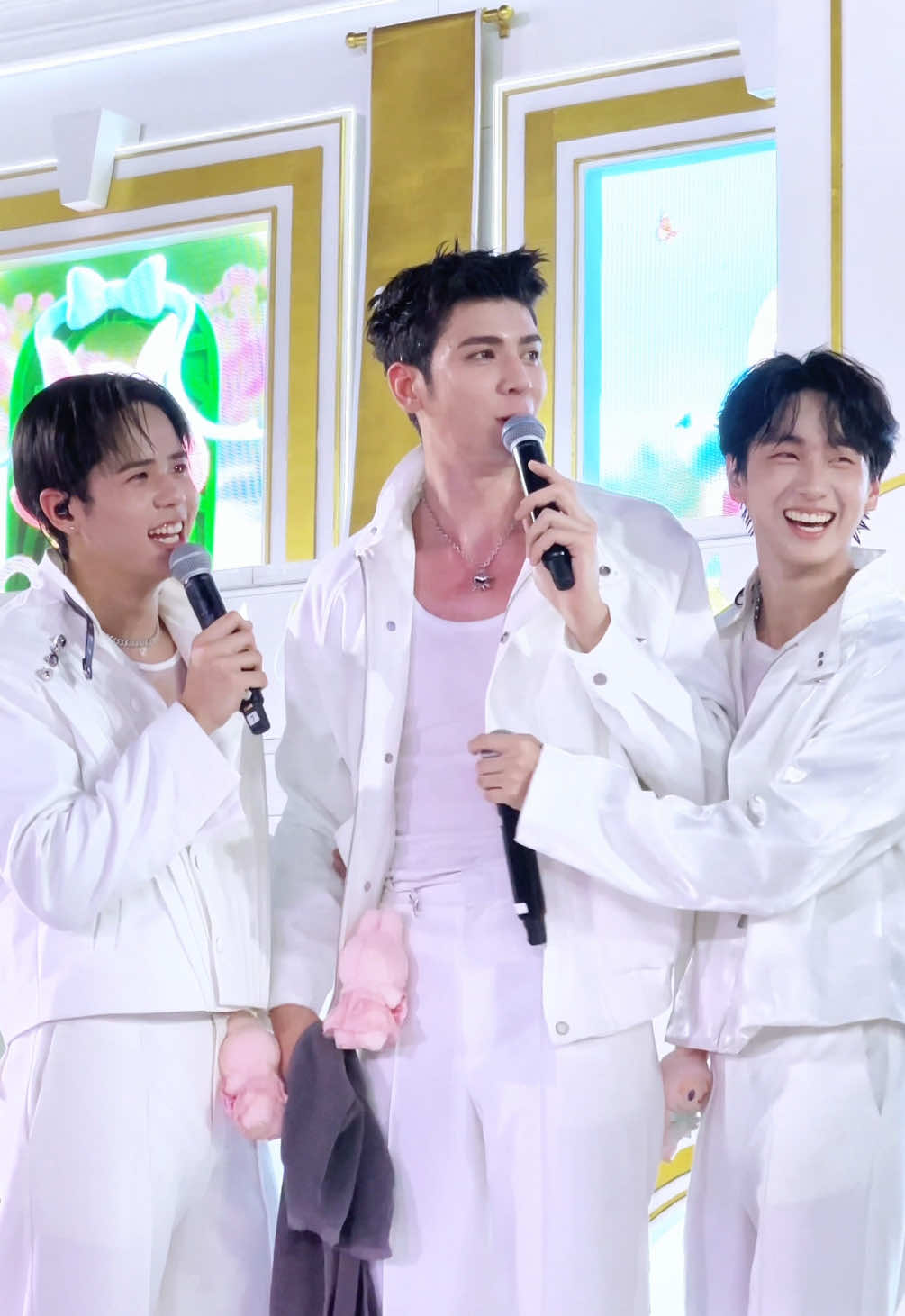 จะเข้าสคริปต์เพลงทั้งทีก็ไปเรื่อยมาก เกือบได้เป็นหนังชีวิตแทนละ เกือบหลับแต่พี่ภูมิดึงกลับมาได้ ขอบคุณค่ะพี่5555555555555 #SiamParagon20thAnniversaryxATLAS  #ATLAS_TH #ATLASth 