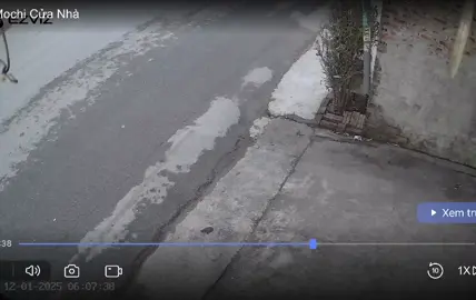 Công nhận các đồng chí này có pha lái xe vi diệu thật.  Mở cửa ra hú hồn hú vía. TẾT rồi các bác đi cẩn thận chút chứ làm quả trước cửa nhà em thế này thì e ....#trangvt #trending 