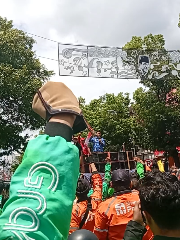 aksi damai ojol Blitar R2 dan R4.  tuntutan bebas zona hijau dan bebas parkir.  tenggat waktu 18 Desember 2025 #smartgoverment #kotamasadepan #blitar24jam 