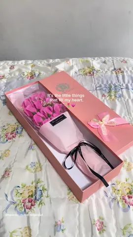 My heart smiles at the simplest surprises. #giftbox #giftboxsurprise #surprisegiftbox #bouquet #soapflower 