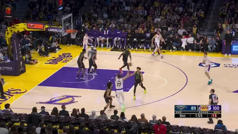 LeBron James and Lakers bench lose it after Maxi Kleber airballs layup 😂 #NBA #nbahighlights #nbahighlightstoday #nbaregularseason #nbamovers 