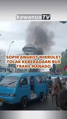 Sopir angkot mikrolet di Kota Manado menggelar aksi demonstrasi di kawasan Zero Point pada Senin (1/12/2025). Mereka menolak keras keberadaan Bus Trans Manado yang dianggap merampas mata pencaharian dan menggerus pendapatan mereka sehari-hari. 🎥 : Kawanuatvmanado #demo #manado #manado #fyp 