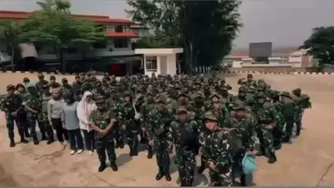 masya Allah keren Koas Dokter militer UNHAN membantu daerah yang kena bencana Alam... semangat anak2 unhan  #unhan #universitaspertahanan #unhanri  #bencanaalam #bencana 