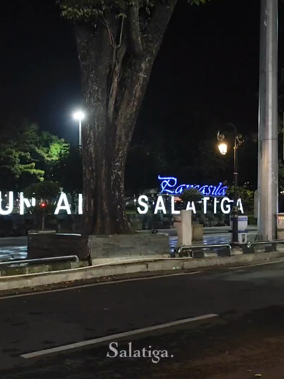 Salatiga dan beribu kenangannya.. 🍔🥘🛵🚦🌌🎡 Sopag : 254311++ Sodep : 324121++ Sepele : 231452++ Warteg Om : 342512++ Ayam Bali Burjo : 251432++ Sop Segar Kauman : 243511++ Ada Baru : 324512++ Luwes : 234435++ Toko Madura : 735214++ Taman Cerdas : 543211++ Alun-Alun Pancasila : 875623++ Kost Blue : 999999++ 🩵🩵🩵🩵🩵🩵🩵🩵🩵 #salatiga24jam #salatiga #uksw #fyppppppppppppppppppppppp #fyp 