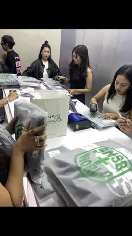 jastip snsbworld end years? ke ig @ushermerch  #snsbworld #snsb #fyp #fyppppppppppppppppppppppp #promomakanharian 