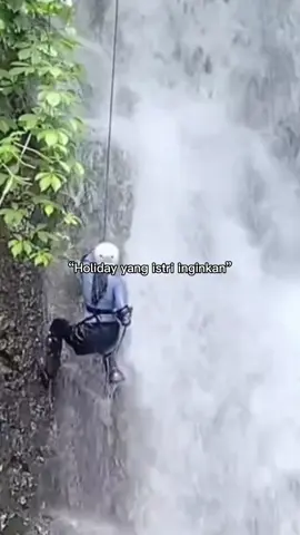 bertolak belakang 🥴#fyppppppppppppppppppppppp #fyp #holiday 