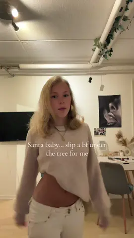 “Slip a bf under the tree for me”#christmas#bf#scandinavia#viral#fup
