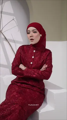 Menyalaa eh kurung Katrina in code maroon ni! 😍 join live tau korang dpt harga murah!  #Tunikmy #raya2026 #fypシ #trending #bajukurung 