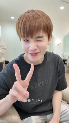 FYI: Jimmy with colored hair may cause heart rate to rise.  #jimmyjitaraphol in #GoldenBrownColor for his #JimmySeaFancon last weekend. Thank you for trusting us!  #heydayorganiccolor 