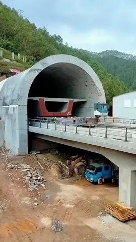 The daily life of box girder transporters: Carrying a 500-ton responsibility, yet daring not to slow down even a step #Transportation #engineering #amazing 