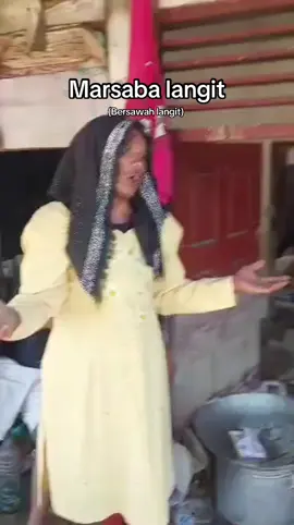 Intinya bapak ini bercerita kalau beliau tidak punya apa-apa lagi rumahnya sudah hanyut, sawahnya hanyut. Apalah sawah kami? Bersawah langit. Kalo di jawa udah di stell lagu ibu pertiwi Kalo sumatra di buat jadi bahan geli-geli🤣🤣 #tapsel #tapteng #bajir #banjirsumut #fyp 