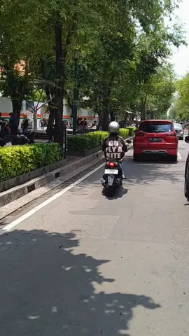 bener seh tp yo gk bener juga 😂 kesal = mangkel, jengkel kesel = pegel, capek #bedabahasa #bedaarti #ragambahasa 