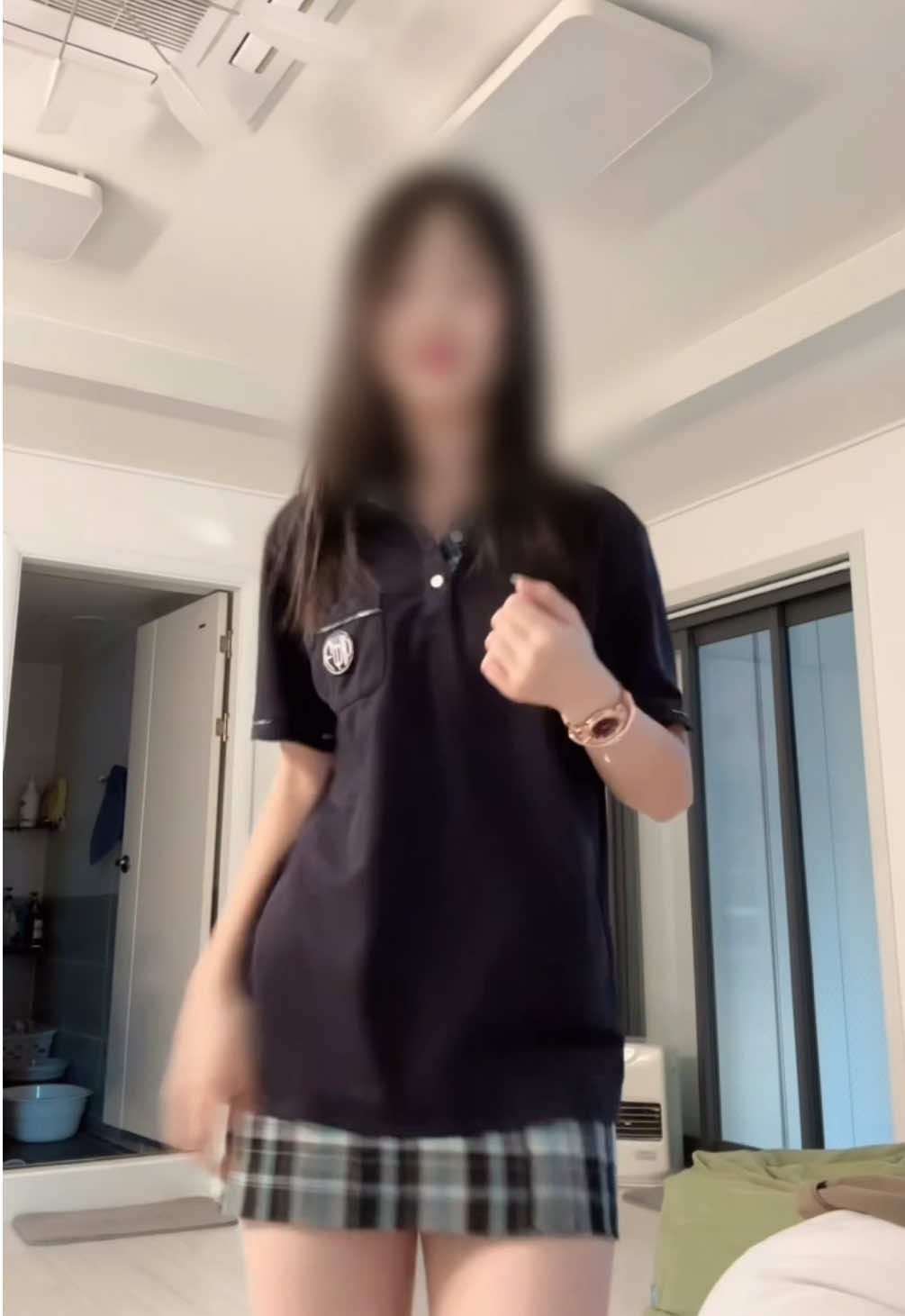 이 시계 너무 이쁘지 않아??  요새 많이 착용하고 있는 YWC 여성 메탈 시계인데 에이블리에서 쉽게 구매 가능한 여성 메탈 시계!! 디자인도 너무 고급스럽고 이쁜거 같아 팔찌도 같이 증정해줘 에이블리 YWCwatches 검색해서 구매 가능!  @YWC • watch  #제품제공 #여성메탈시계 