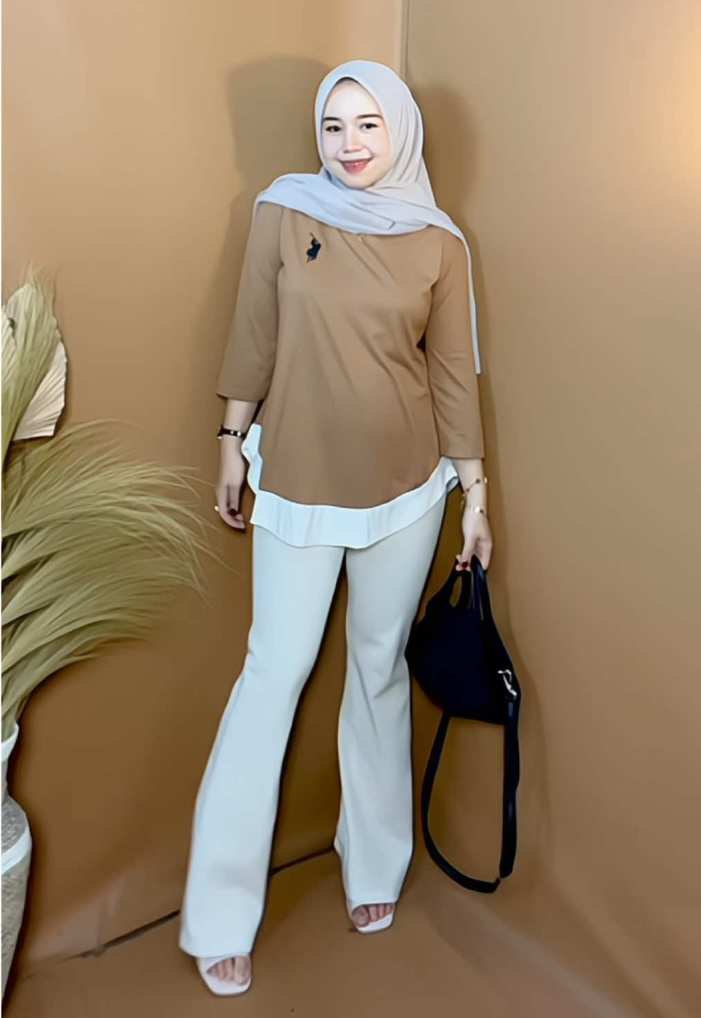 Rekomendasi blouse atasan wanita. Emang boleh blouse secantik ini harga nya ga nyampe 50ribuan. Kalo kata aku sih mending diborong aja 🤪🫵 #rekomendasi #blouse #blousemurah #atasanwanita 