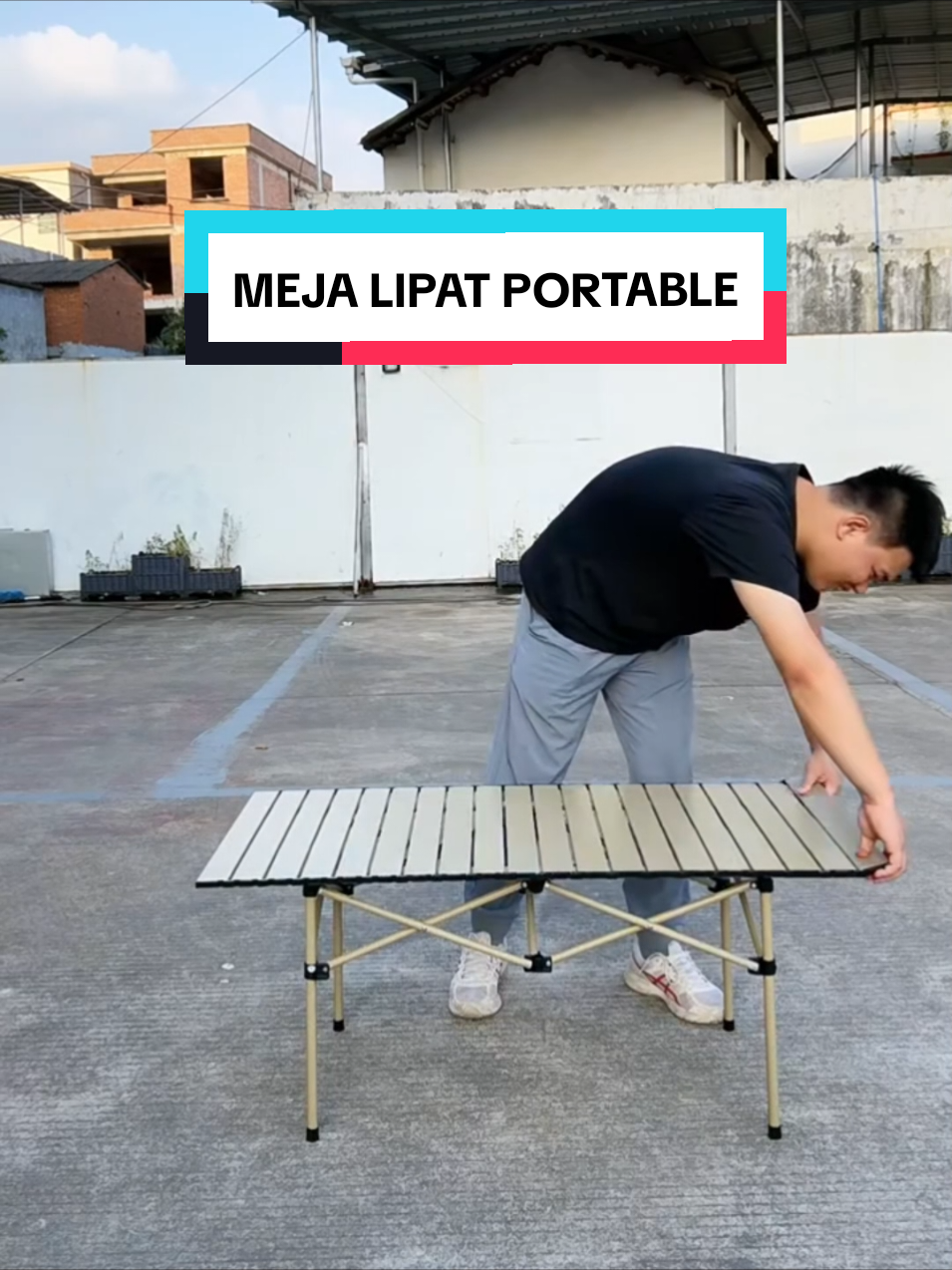 Desain Ringkas & Mudah Dilipat (Compact & Easy-to-Fold Design): Ukuran yang ergonomis dan praktis untuk disimpan di ruang sempit #mejalipatportable #mejalipat #wibgajian #xybca #fypp 