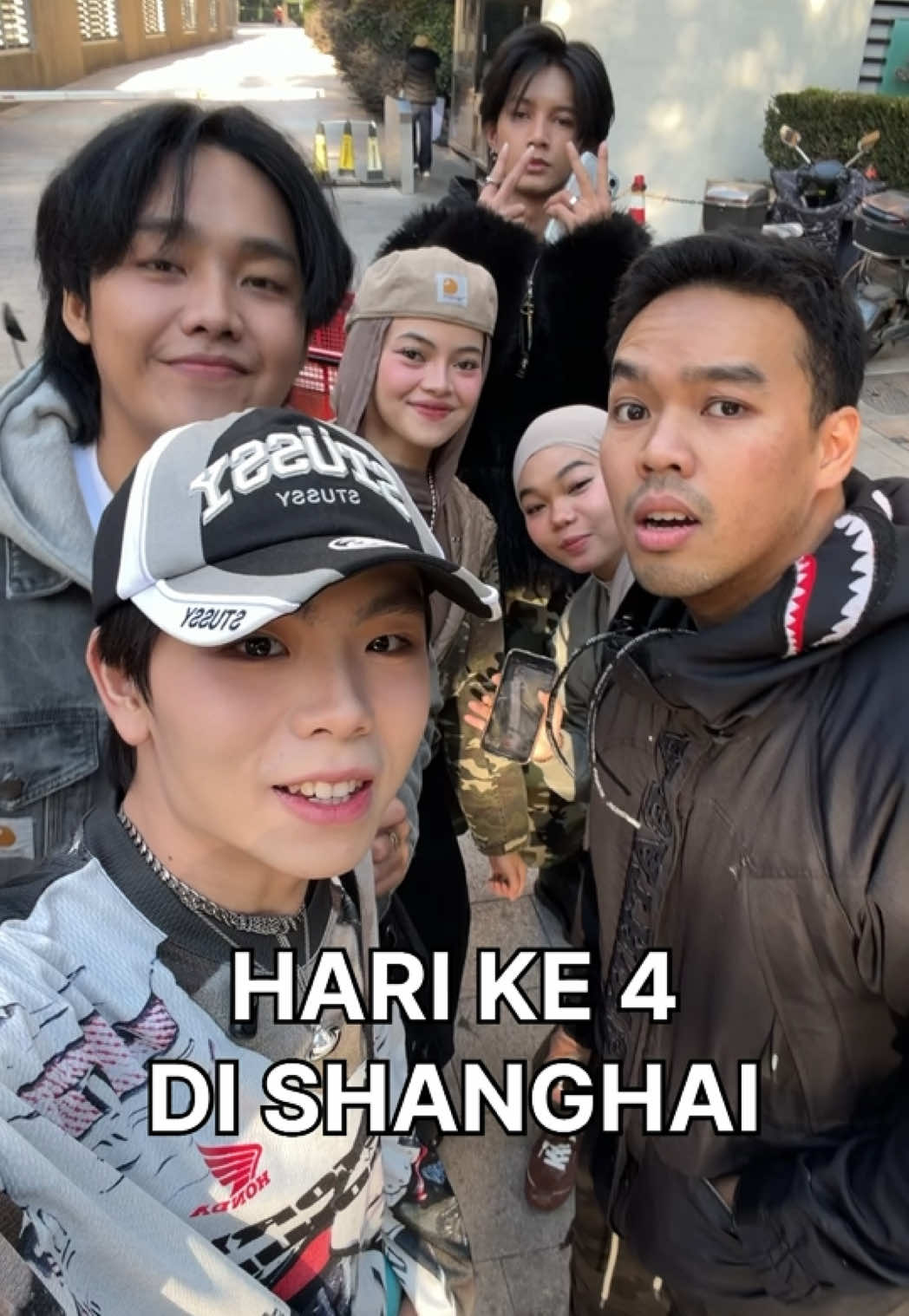 Hari ke 4 di shanghai!! Mau shopping lagi haha, jujur disini barangnya bagus” bgt sih #shopping #shanghai #china #Vlog 