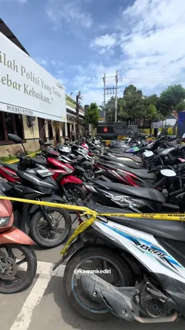Puluhan sepeda motor terjaring razia saat Operasi Zebra Semeru 2025 Polres Kediri #kawankediri #kediri #informasi 