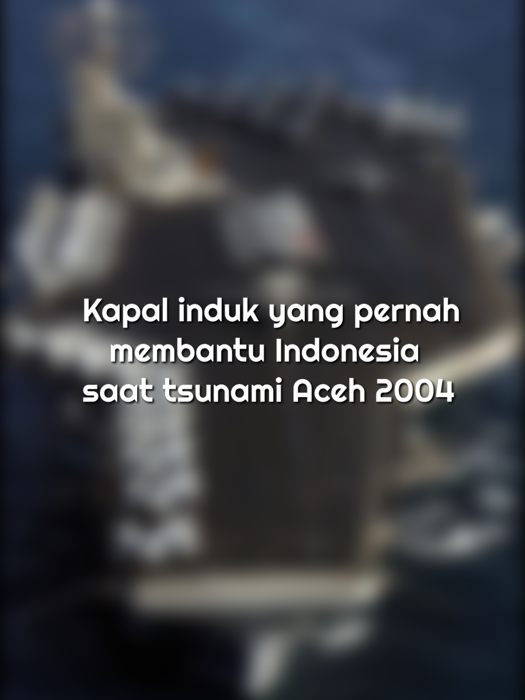 Hero Aceh tuh - - USS Abraham Lincoln (CVN-72) adalah kapal induk nuklir kelas Nimitz kelima di Angkatan Laut Amerika Serikat, dinamai setelah Presiden Amerika Serikat ke-16, Abraham Lincoln. 𝐁𝐞𝐫𝐢𝐤𝐮𝐭 𝐭𝐚𝐦𝐛𝐚𝐡𝐚𝐧 𝐢𝐧𝐟𝐨𝐫𝐦𝐚𝐬𝐢 𝐤𝐡𝐮𝐬𝐮𝐬 𝐭𝐞𝐧𝐭𝐚𝐧𝐠 𝐩𝐞𝐫𝐚𝐧 𝐔𝐒𝐒 𝐀𝐛𝐫𝐚𝐡𝐚𝐦 𝐋𝐢𝐧𝐜𝐨𝐥𝐧 𝐝𝐚𝐥𝐚𝐦 𝐛𝐚𝐧𝐭𝐮𝐚𝐧 𝐮𝐧𝐭𝐮𝐤 𝐀𝐜𝐞𝐡 𝐬𝐞𝐭𝐞𝐥𝐚𝐡 𝐭𝐬𝐮𝐧𝐚𝐦𝐢 𝟐𝟎𝟎𝟒: 🤝 𝐏𝐞𝐫𝐚𝐧 𝐔𝐒𝐒 𝐀𝐛𝐫𝐚𝐡𝐚𝐦 𝐋𝐢𝐧𝐜𝐨𝐥𝐧 𝐝𝐚𝐥𝐚𝐦 𝐁𝐚𝐧𝐭𝐮𝐚𝐧 𝐓𝐬𝐮𝐧𝐚𝐦𝐢 𝐀𝐜𝐞𝐡 (𝟐𝟎𝟎𝟒) Saat tsunami besar melanda Aceh pada 26 Desember 2004, Amerika Serikat mengirimkan bantuan kemanusiaan melalui operasi besar bernama Operation Unified Assistance. Dalam operasi ini, kapal induk USS Abraham Lincoln (CVN-72) menjadi unsur kunci. 🔹 𝟏. 𝐊𝐚𝐩𝐚𝐥 𝐈𝐧𝐝𝐮𝐤 𝐏𝐞𝐫𝐭𝐚𝐦𝐚 𝐲𝐚𝐧𝐠 𝐓𝐢𝐛𝐚 𝐝𝐢 𝐊𝐚𝐰𝐚𝐬𝐚𝐧 USS Abraham Lincoln tiba di lepas pantai Aceh pada 1–2 Januari 2005, menjadikannya salah satu kapal besar bantuan internasional pertama yang mencapai area bencana. 🔹 𝟐. 𝐌𝐢𝐬𝐢 𝐁𝐚𝐧𝐭𝐮𝐚𝐧 𝐊𝐞𝐦𝐚𝐧𝐮𝐬𝐢𝐚𝐚𝐧 (𝐇𝐮𝐦𝐚𝐧𝐢𝐭𝐚𝐫𝐢𝐚𝐧 𝐀𝐬𝐬𝐢𝐬𝐭𝐚𝐧𝐜𝐞) Kapal ini membawa: Helikopter MH-60 Seahawk untuk evakuasi dan distribusi bantuan. Peralatan medis dan personel medis. Air bersih, makanan, dan logistik darurat. 🔹 𝟑. 𝐃𝐢𝐬𝐭𝐫𝐢𝐛𝐮𝐬𝐢 𝐁𝐚𝐧𝐭𝐮𝐚𝐧 𝐤𝐞 𝐃𝐚𝐞𝐫𝐚𝐡 𝐓𝐞𝐫𝐩𝐞𝐧𝐜𝐢𝐥 Karena banyak daerah di Aceh terputus aksesnya, helikopter dari Abraham Lincoln melakukan: Pengiriman air bersih ke desa-desa terpencil Evakuasi korban yang terluka Pengangkutan tim medis dan relawan 🔹 𝟒. 𝐊𝐨𝐨𝐫𝐝𝐢𝐧𝐚𝐬𝐢 𝐝𝐞𝐧𝐠𝐚𝐧 𝐓𝐍𝐈 𝐝𝐚𝐧 𝐋𝐞𝐦𝐛𝐚𝐠𝐚 𝐈𝐧𝐭𝐞𝐫𝐧𝐚𝐬𝐢𝐨𝐧𝐚𝐥 Kru kapal berkoordinasi dengan: TNI BNPB (saat itu masih Bakornas PB) NGO internasional Tujuannya untuk memastikan distribusi bantuan berjalan cepat dan terorganisir. 🔹 𝟓. 𝐃𝐮𝐫𝐚𝐬𝐢 𝐝𝐚𝐧 𝐒𝐤𝐚𝐥𝐚 𝐎𝐩𝐞𝐫𝐚𝐬𝐢 Operasi berlangsung sekitar 1 bulan di wilayah Aceh. Kapal induk ini mendukung ratusan sortie helikopter untuk misi penyelamatan dan logistik. Tags: #aceh #acehtsunami2004 #acehtiktok #vinzy🇩🇪 #indonesia🇮🇩 #amerika🇺🇸 #aircraftcarrier #aircraftcarriers #tsunamiaceh2004 #margamh #masukberandafyp #4uu #rameinyuk #indonesiatiktok #historyeditor #margahe #he #margactm #semogafyp #fyp #marganca #viral #tsunamiaceh #pedzzhistory🇬🇧 #ditzyhistory🇺🇲🇩🇪 #acehtsunami