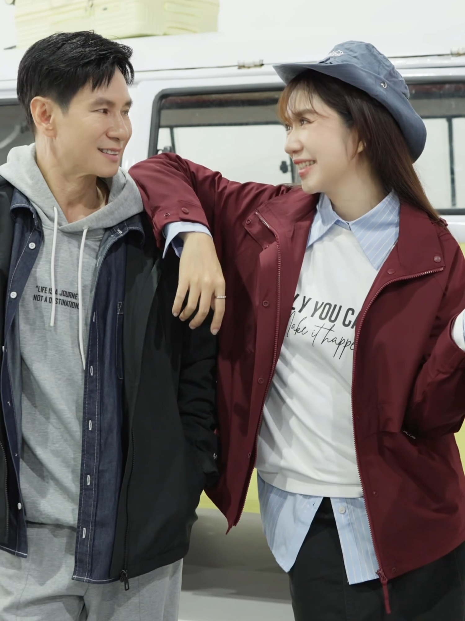 🌬 Khám phá sản phẩm áo gió YODY được Lý Hải Minh Hà tin chọn cho mọi hoạt động hàng ngày bởi tính linh hoạt trong mọi điều kiện thời tiết.  ------------------------  YODY LOOK GOOD - FEEL GOOD  #YODY #Thoaimaitutin #Ketnoi #Lyhaiminhha B2O