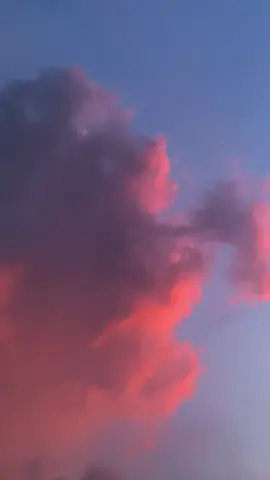 bulan dan awannya cantik banget🥹