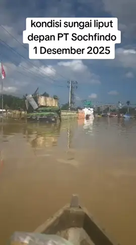 papa, ibu, nenek dan keluarga di sana semoga sehat yaa, ini sudah hari ke 6, tapi blum ada kabar dari sungai liput🥲##banjiracehtamiang #prayforacehtamiang #prayforaceh #tamianghariini 