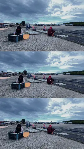 Tadinya postingan ini tidak pake caption, tapi saya kembali lagi setelah nonto mukbang ria SW, katanya gini