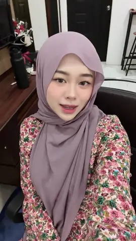 👉🏻👈🏻 takda nak bg bunga lagi ke @Auladi ? akak udah sampai baju berbunga dah ni.🌹