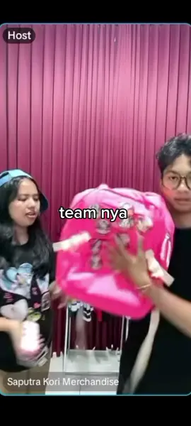 bos nya asik sendiri😭😭@sptrakori_ @sptrmrchndise 