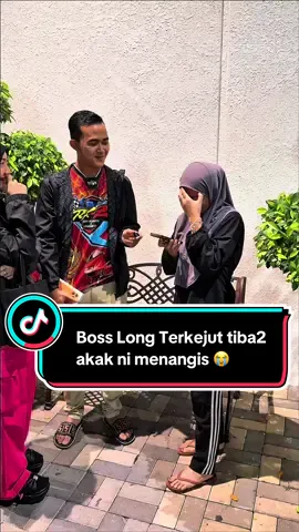 Boss Long Terkejut tiba tiba akak ni menangis , apapun rezeki akak #RajaPerfumeMalaysia #BossLongRajaPerfume #BossLongBagiIphone @BOSS LONG RAJA PERFUME @Founder Lavabelle 