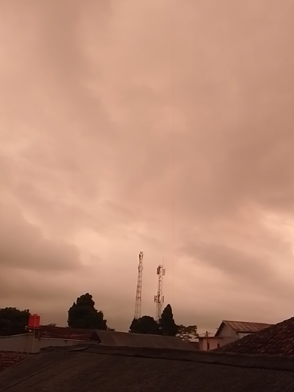 ayat cinta paling pahit, 😎😎 #iwanfals #LIVEFEST2025 #fypシ゚ #katakata #RaiHanna 