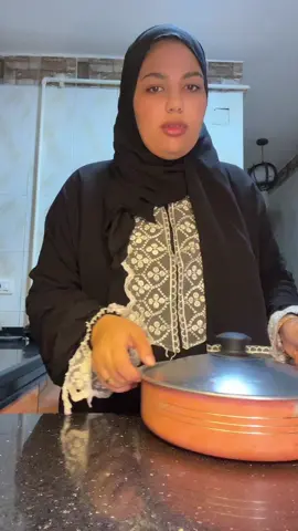 كفايا اكل بقا😂😂😂😂