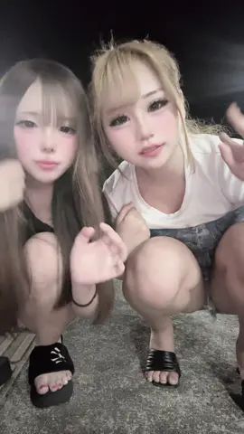 自分がひとりになりたくないからって周りに合わせて人を避けたりいじめる人間にはなりたくないね😹周りの環境ってほんとだいじ！！友達って量より質が大事友達が多いからいいってわけじゃねーから。そこ勘違いすんな。一緒におって楽しい飽きないから友達ってわけじゃないし自分が悪いことして真剣に止めてくれる子自分が悪い方向に行かないようにしてくれる子が友達って思っちゃうわたしわ！ みんなが離れてく行く前に自分を変えようね。自分自身を変えれるのは自分だけだから 今自分を大切にしてくれる子を大切にしよう。集団でイキってるやつより1人でなんでもできる人間がいちばんかっこいい