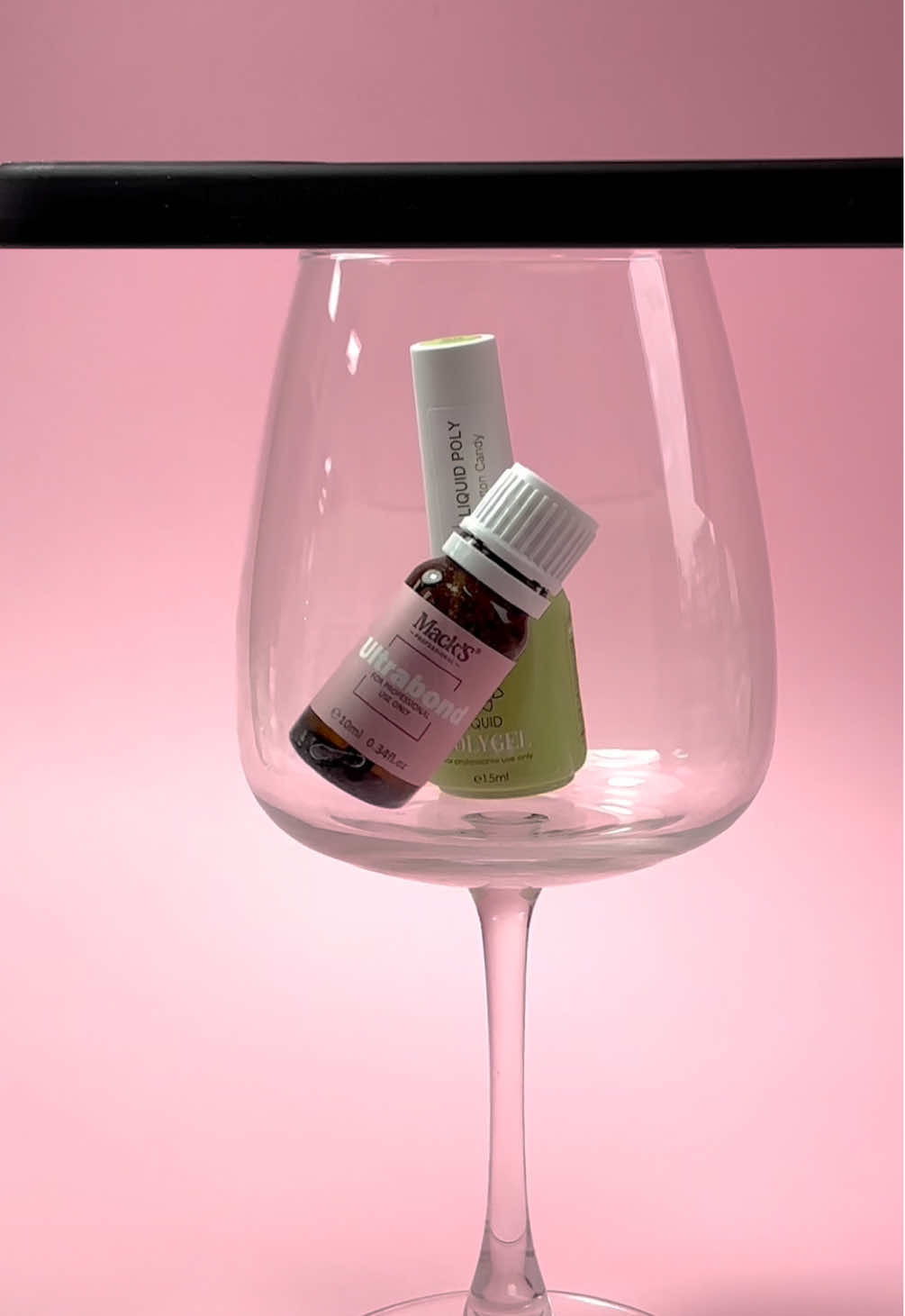 Любимите продукти 💖 събрани в една скромна чаша 🍷 Разгледайте разнообразието от продукти на macksprofessional.bg или заповядайте на място в град Русе на ул. “Цар Асен” 31! 💗 #liquidpolygel #nailsbulgaria #macksprofessional #маникюр #ultrabond 