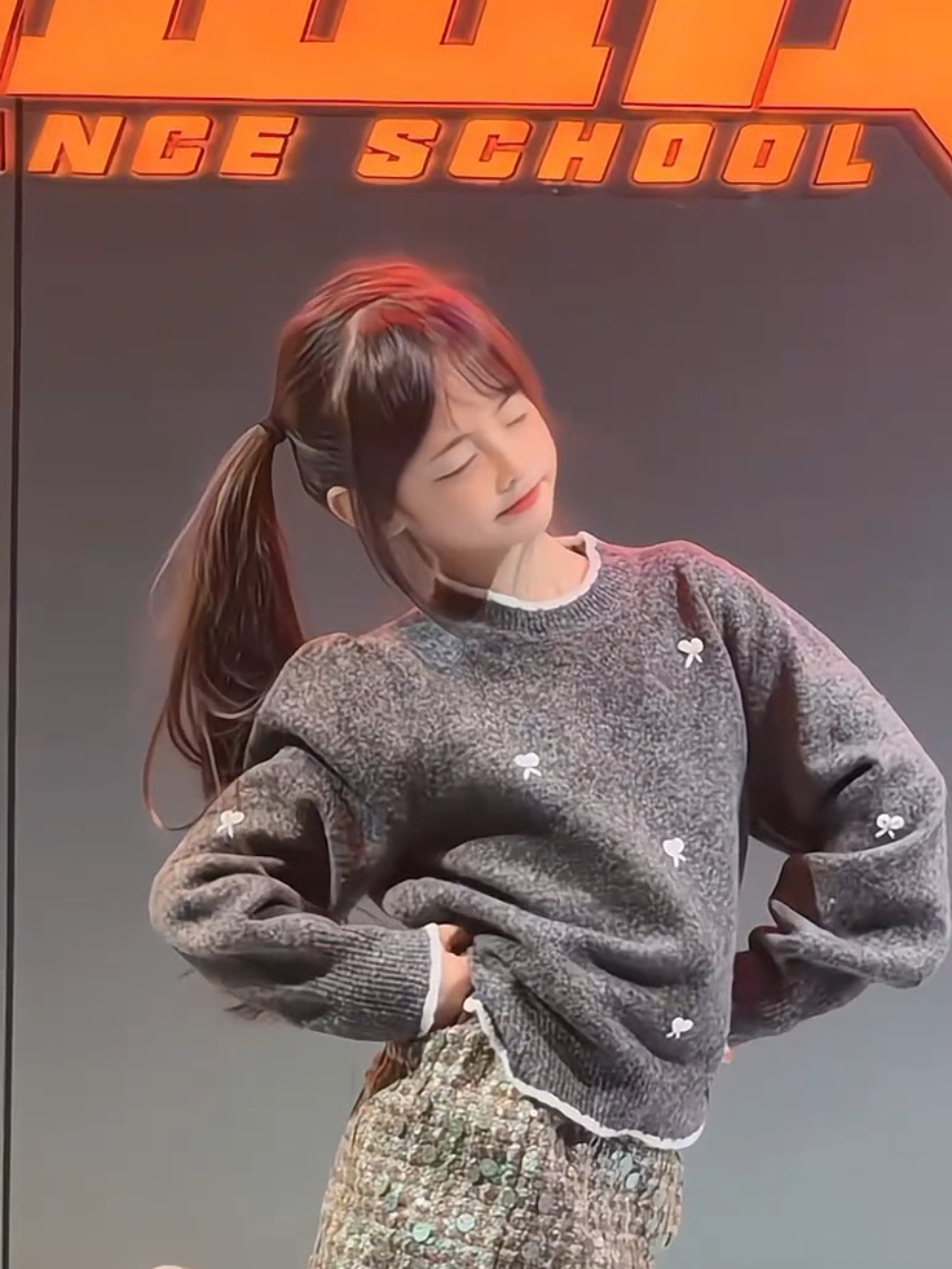 超绝卡点！#甜妹 #萌妹 #骗你生女儿 #卡点舞 #dance #danceschool #school #trend #montagem 