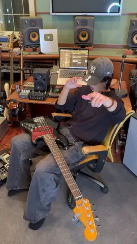 この曲のベースご本人が弾いてみた。「Eve -Underdog 」#bass #bassist #bassguitar #ベース #ギター 