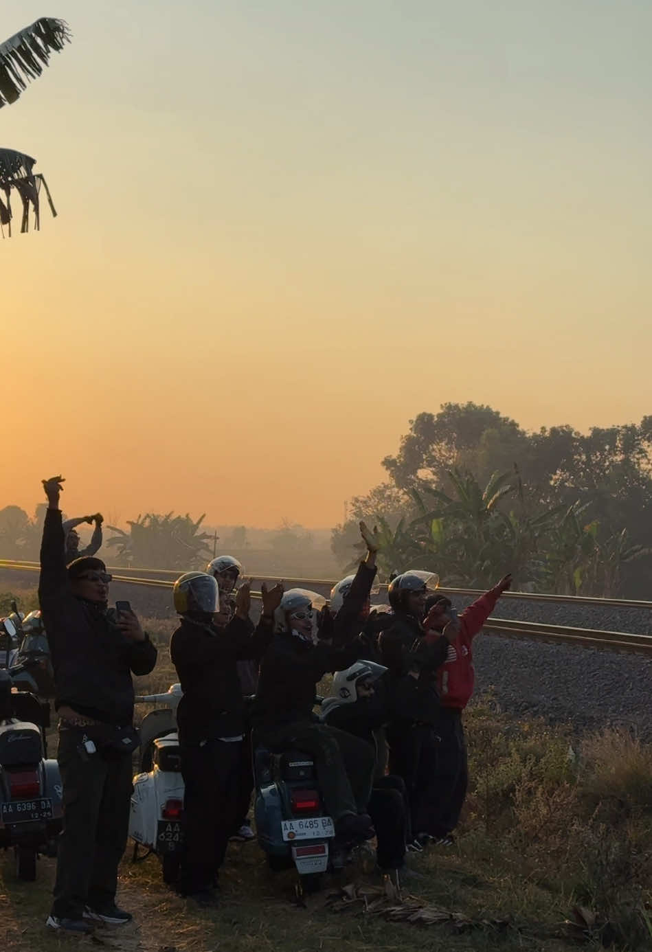 👋🏻 #vespa #gilabahagiavespa 