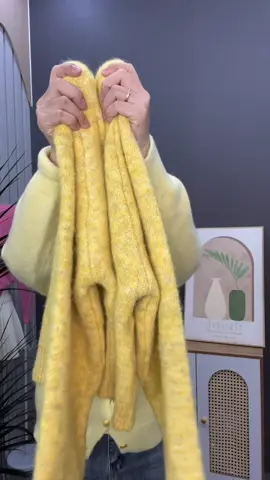 Áo len cúc gỗ màu vàng #trending #tiktok #aolennu #aolenquangchau 