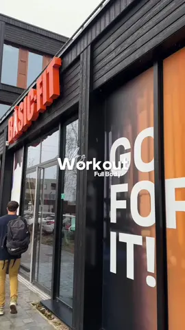 Une séance full body bien intense !  En ce moment j’ai beaucoup de pression que se soit du côté perso et pro, ma charge mentale a atteint sa limite il me fallait absolument une bonne séance pour me vider l’esprit 🏋🏽‍♀️