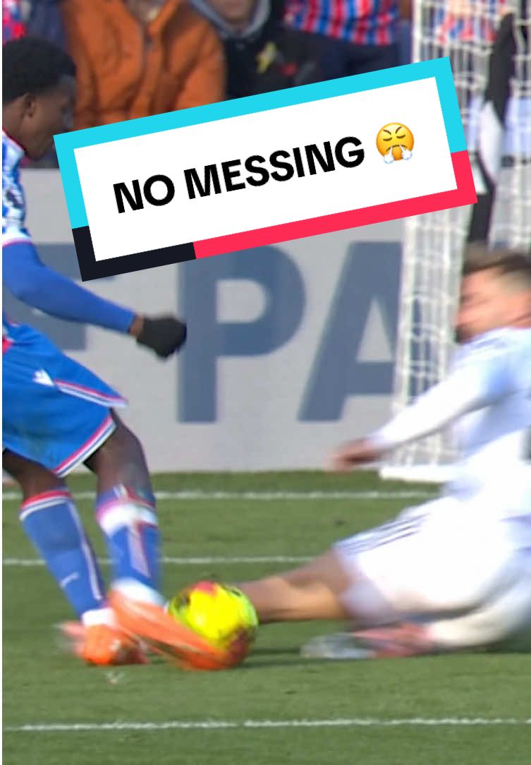 @Luke Shaw locked in against Palace 🔒