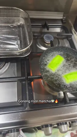MashaAllah goreng risol matcha🍵 @BU TATU .. “apinya kepanasan” jago banget goreng walaupun ada kesalahan teknisi