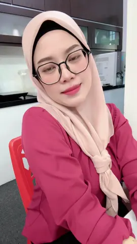 Say that u love me..!!!😍