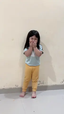 Celine & mood nya 🤏🏻😍 