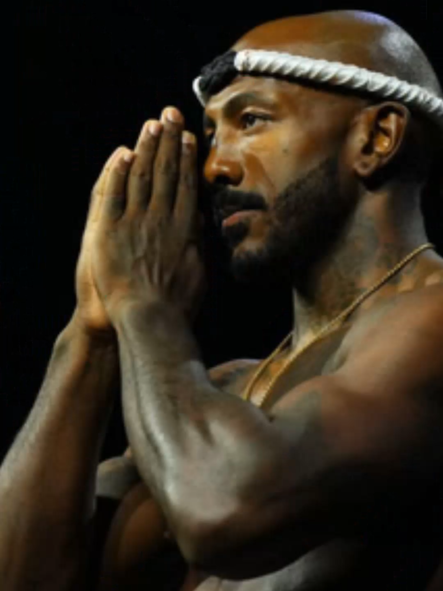 Tanda akhir zaman, petarung muallaf hancurkan simbol gaib