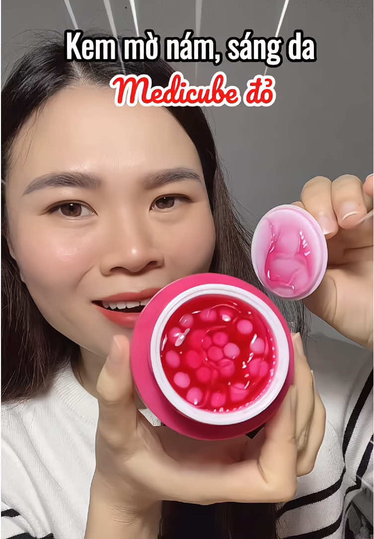 Medicube màu đỏ cho da đen lì, bẩm sinh, dưỡng trắng mờ nám tàn nhang lâu năm. Kem nũng nịu hết sức nha các nàng #Medicube #medicubeskincare #xuhuonglamdep #duongtrangda #namtannhang 